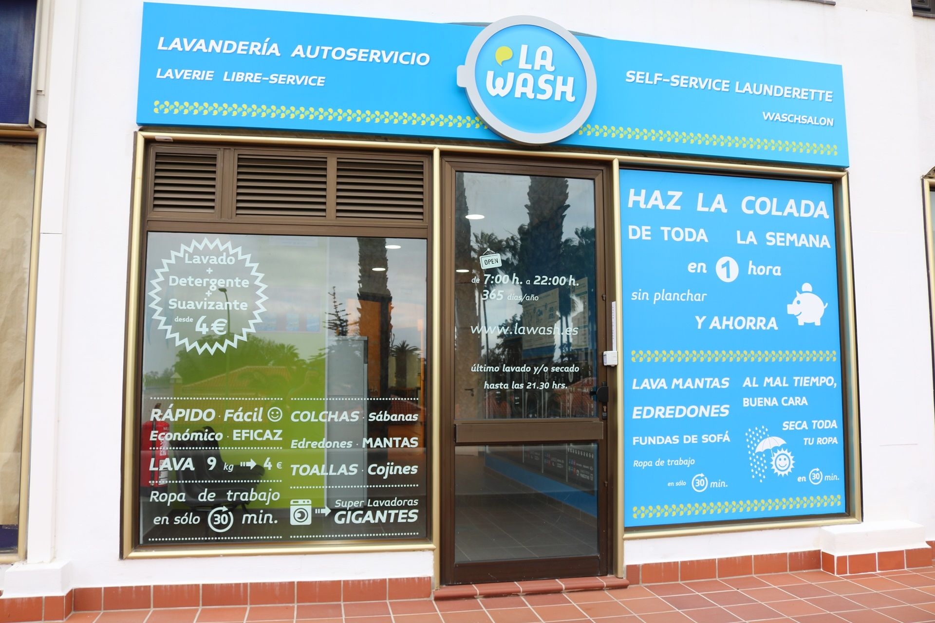 Nueva lavandería autoservicio La Wash en Ccial. La Cúpula, Tenerife