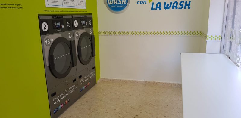 Secadoras automáticas de La Wash en Mámoles 28 Málaga