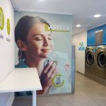 Nueva La Wash en Cornellà, lavadoras en la Plaça Marsans i Peix 6
